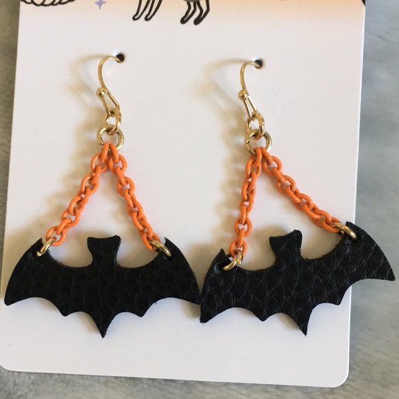 Halloween Dangling Flying Bat Pierced Fashion Earrings NWT metal vinyl. - Picture 1 of 11
